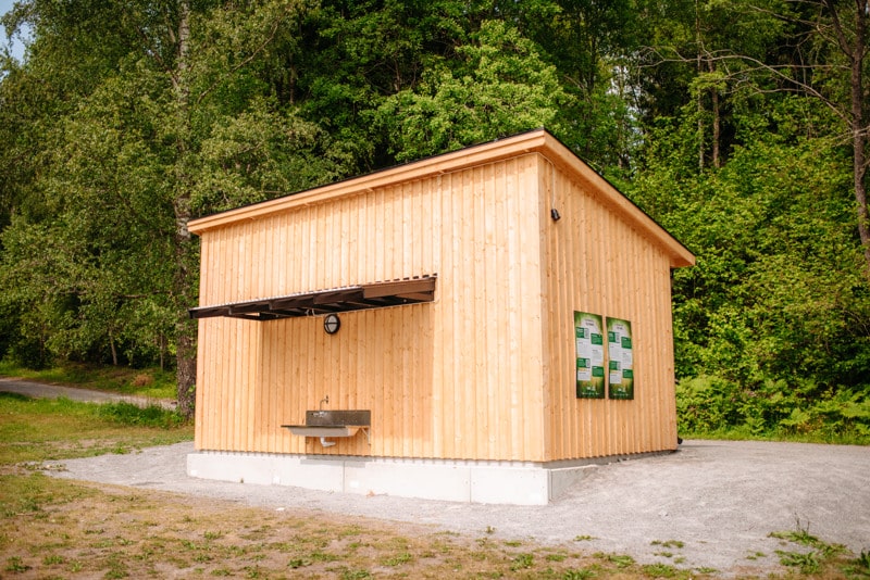 hygienstuga, tältning med toalett, tälta nära toalett, tältning stockholm